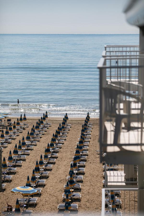 Boston 3 Stelle Superior Frontemare 3*